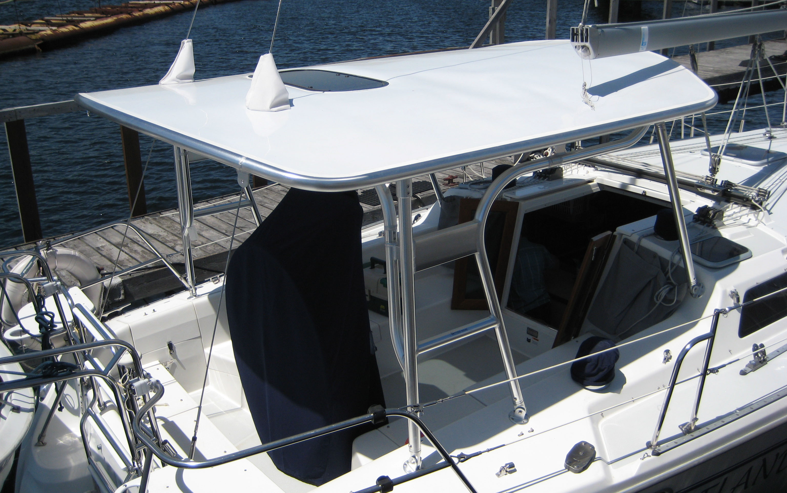 Sailing vessel hardtop system