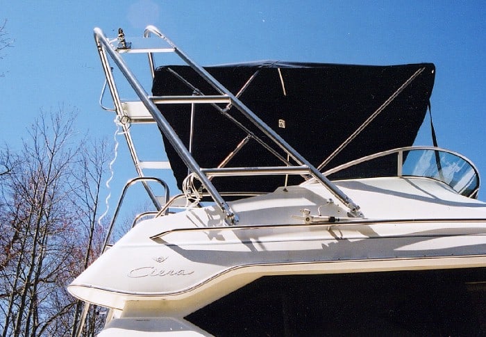 Radar arch configured for a flybridge powerboat